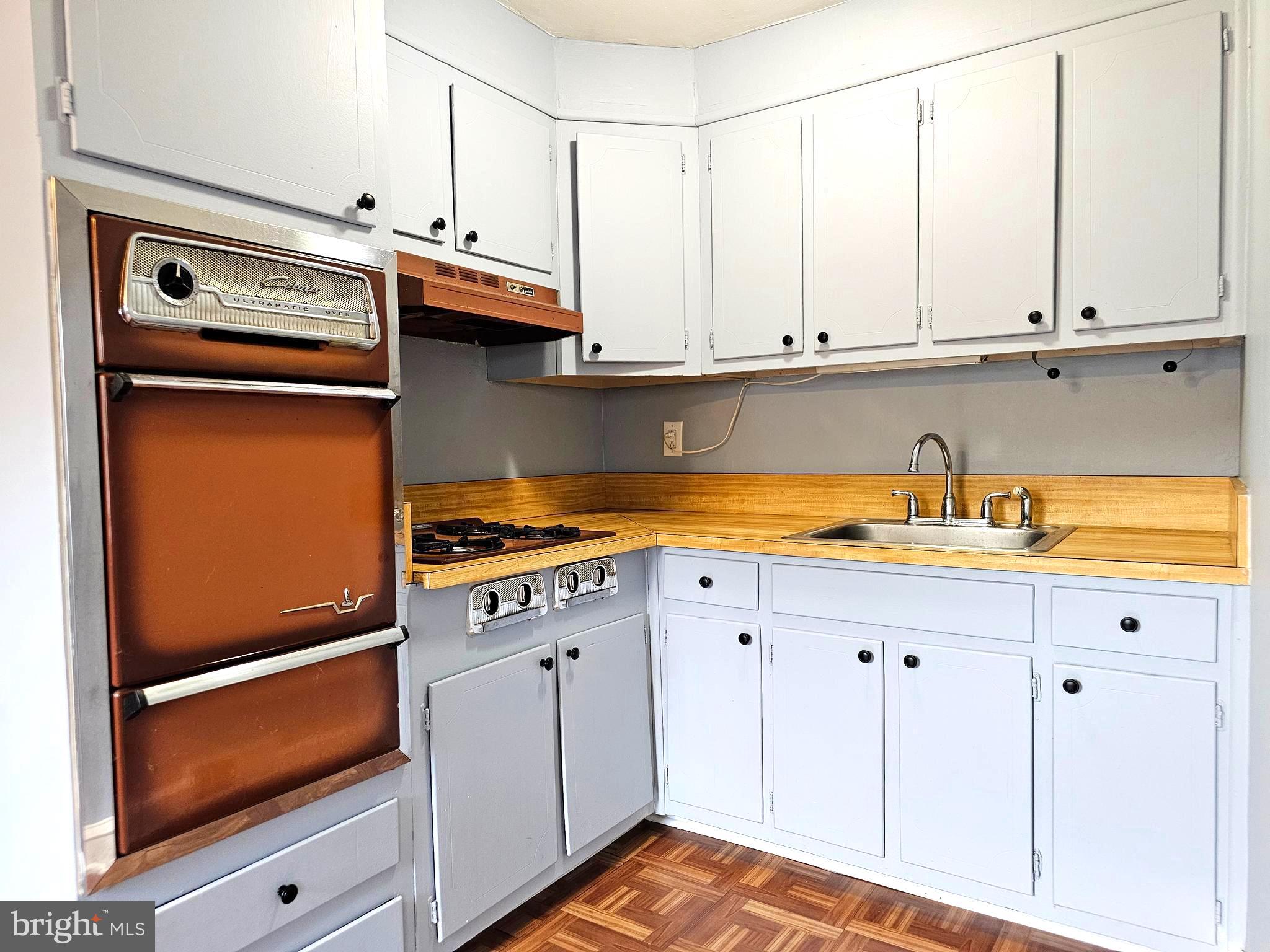 950 Grant Road Folcroft, PA 19032 - Photo 18 of 40 Kitchen