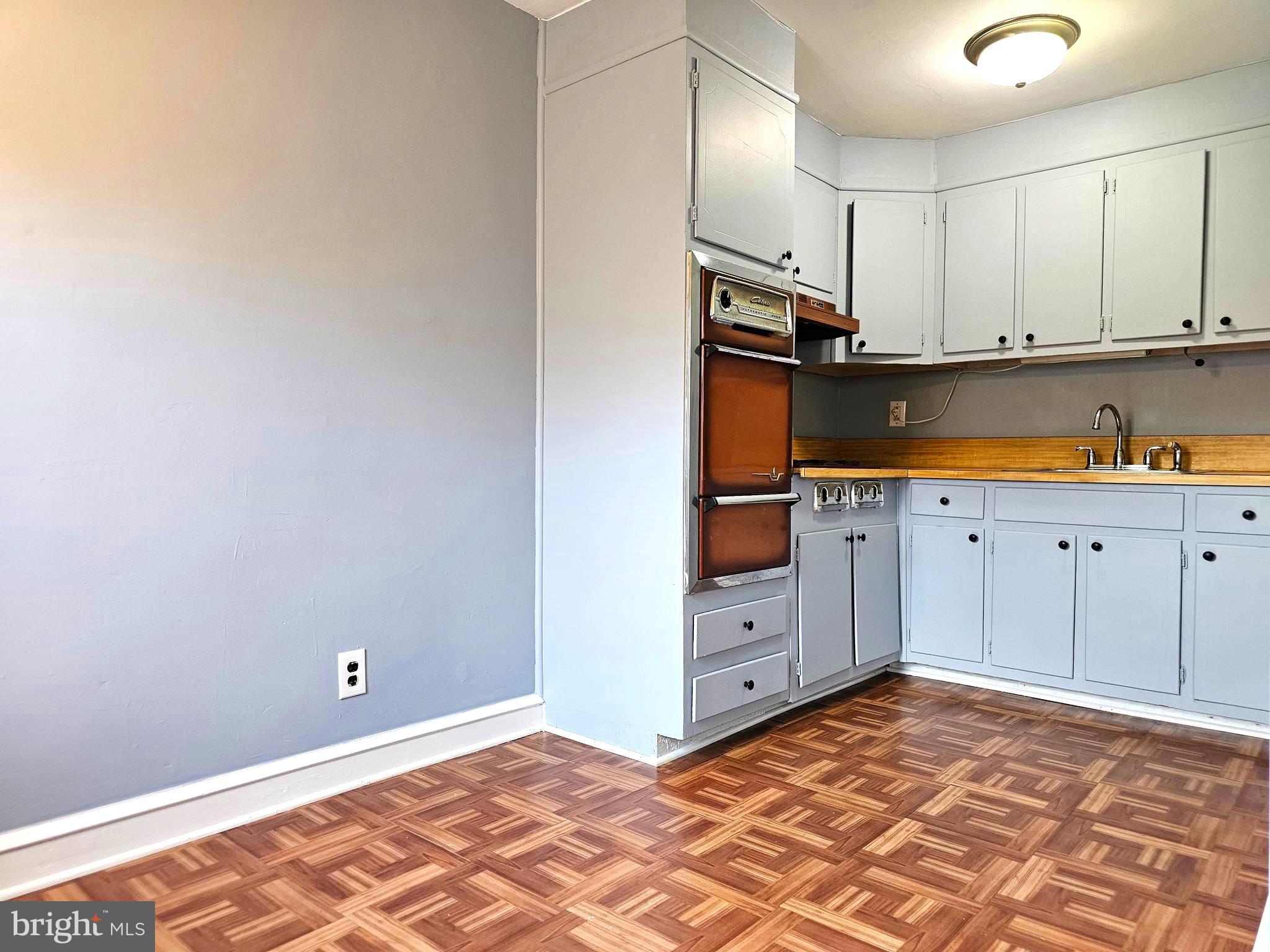 950 Grant Road Folcroft, PA 19032 - Photo 19 of 40 Kitchen