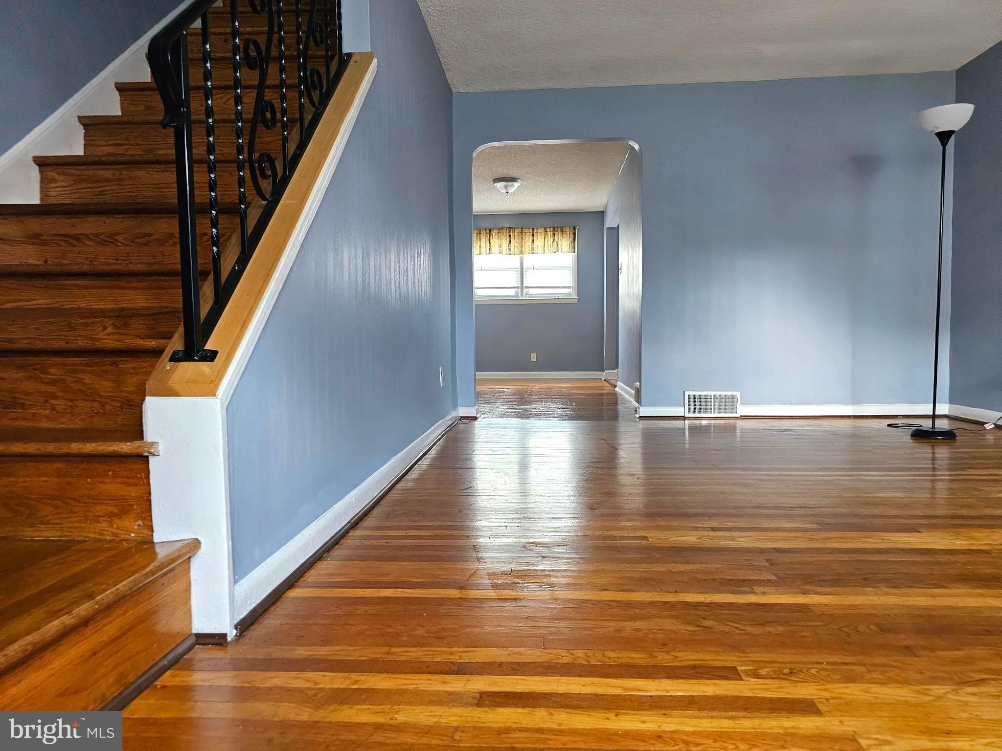950 Grant Road Folcroft, PA 19032 - Photo 22 of 40 Living room