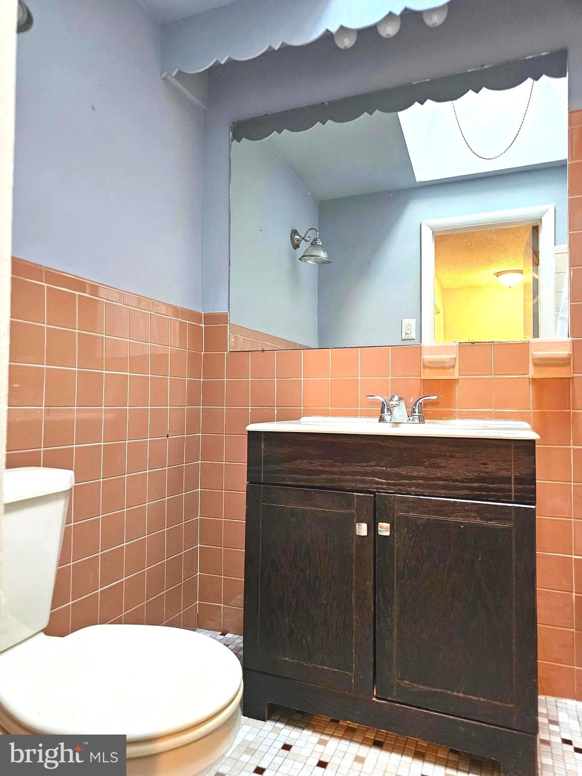 950 Grant Road Folcroft, PA 19032 - Photo 30 of 40 2nd floor bath