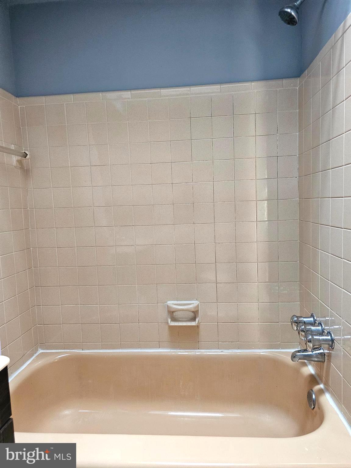 950 Grant Road Folcroft, PA 19032 - Photo 31 of 40 2nd floor bath