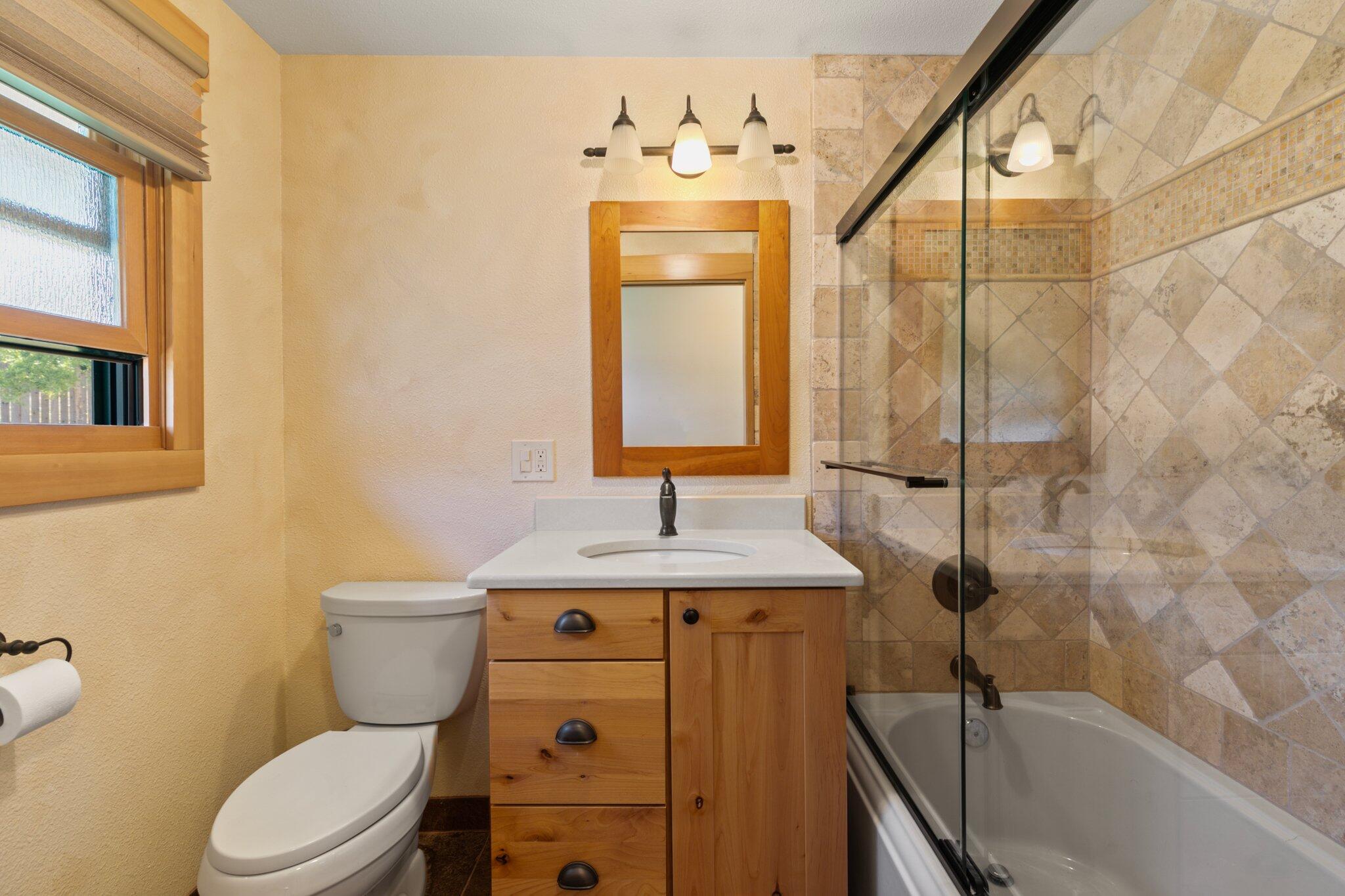 5299 Pioneer Road Medford, OR 97501 - Photo 10 of 40 21