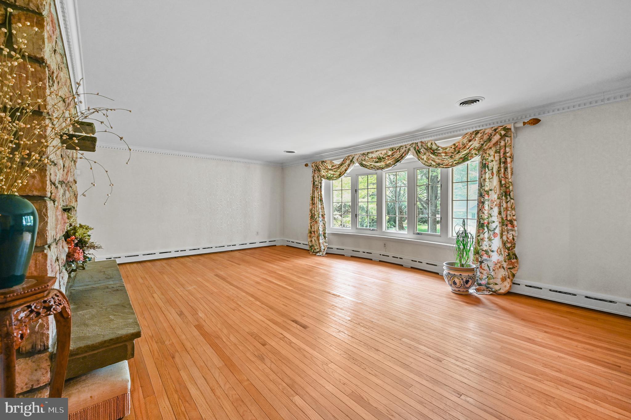 1516 Rose Virginia Road Wyomissing, PA 19610 - Photo 4 of 38 Gallery Image 4