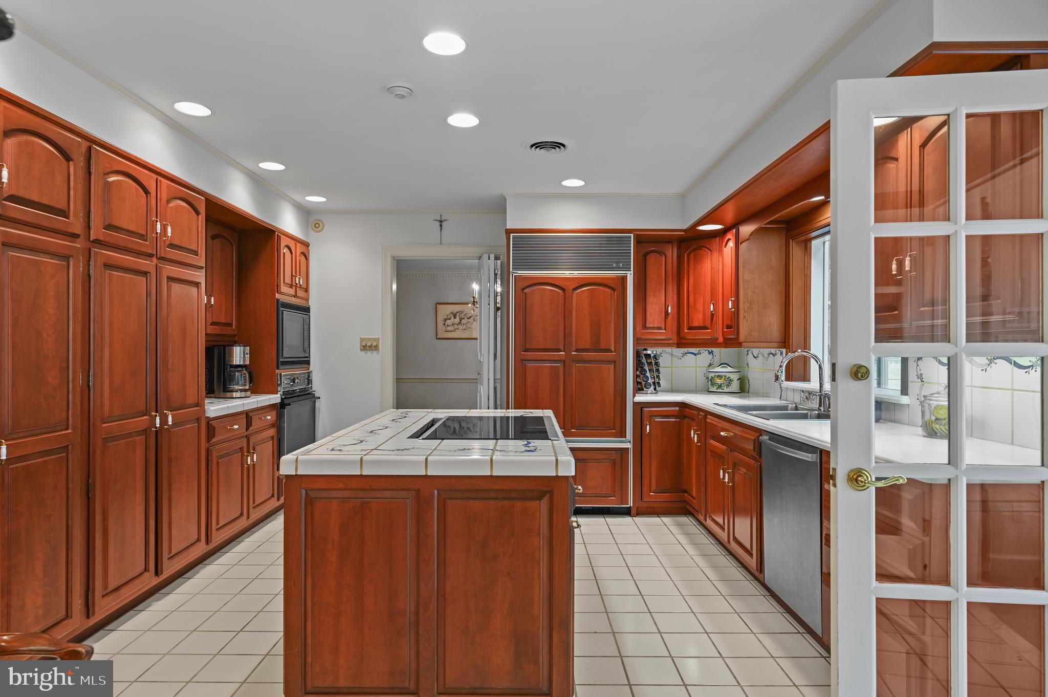 1516 Rose Virginia Road Wyomissing, PA 19610 - Photo 10 of 38 Gallery Image 10