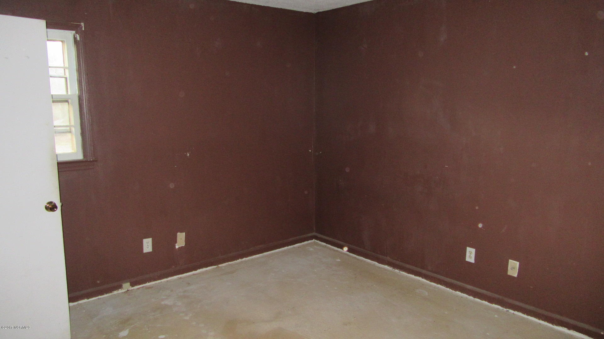 200 Freestone Road Greenville, NC 27834 - Photo 8 of 10 77 MASTER BEDROOM