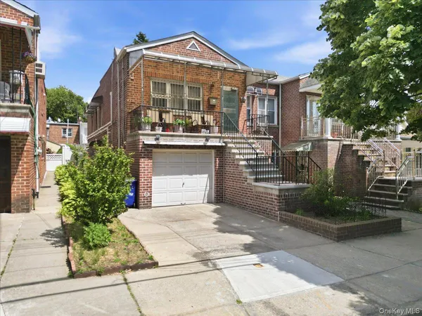 $899,999 | 2752 Fish Avenue | Pelham Gardens
