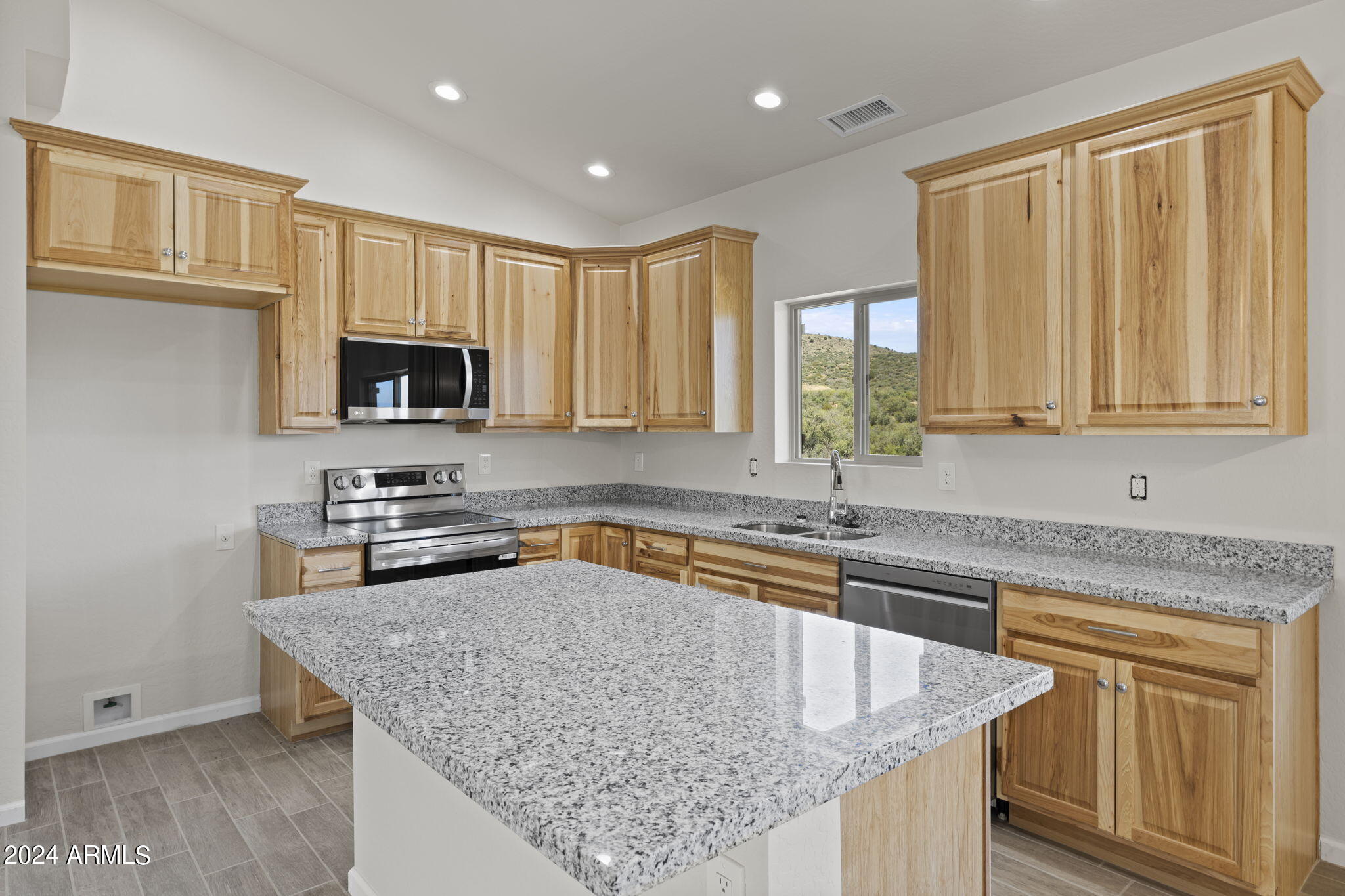 14521 East Ridge Way Dewey, AZ 86327 - Photo 8 of 51 34-web-or-mls-R27A3697
