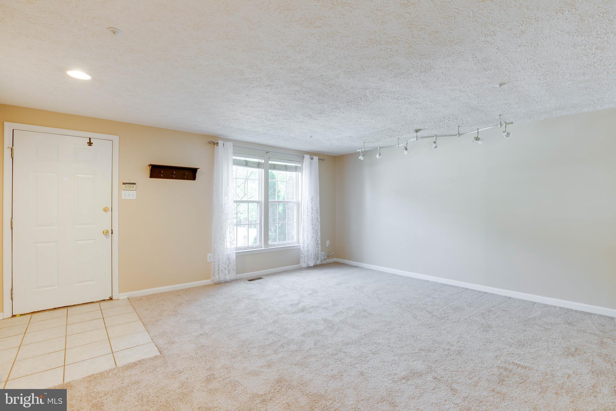 8117 Ellen Way Savage, MD 20763 - Photo 5 of 48