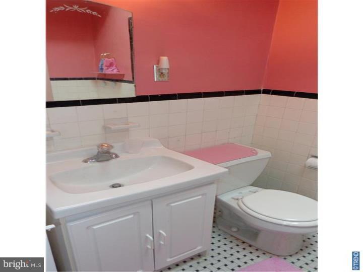 255 Margate Road Upper Darby, PA 19082 - Photo 14 of 25 Bathroom