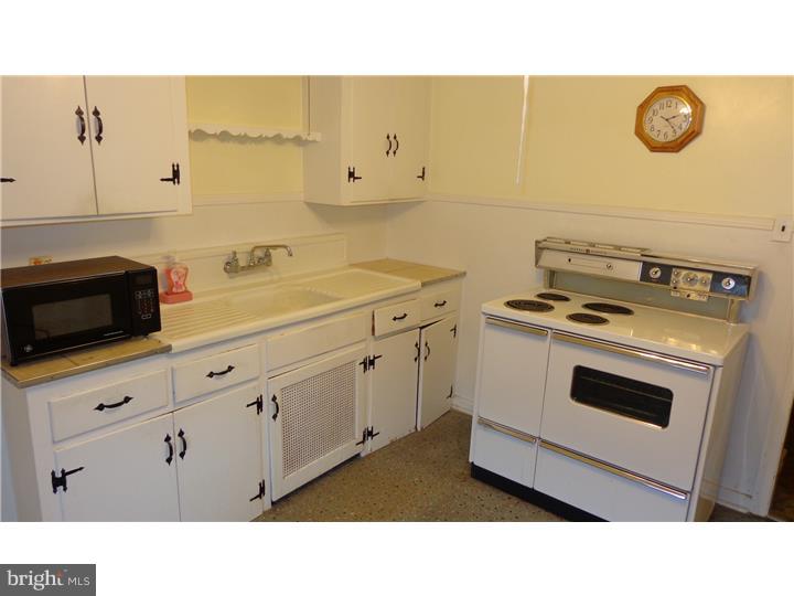 255 Margate Road Upper Darby, PA 19082 - Photo 4 of 25 Kitchen