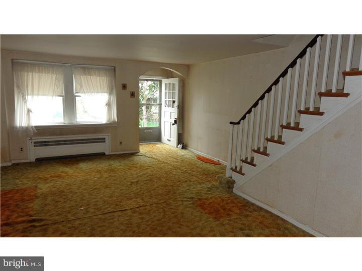 255 Margate Road Upper Darby, PA 19082 - Photo 6 of 25 Living Room