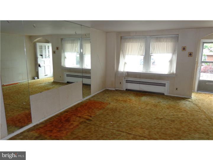 255 Margate Road Upper Darby, PA 19082 - Photo 7 of 25 Living Room