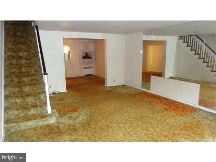 255 Margate Road Upper Darby, PA 19082 - Photo 8 of 25 Living Room
