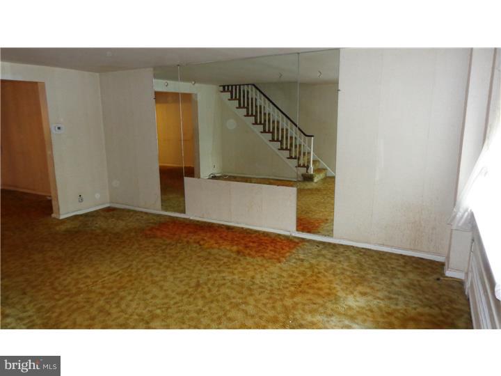 255 Margate Road Upper Darby, PA 19082 - Photo 9 of 25 Living Room