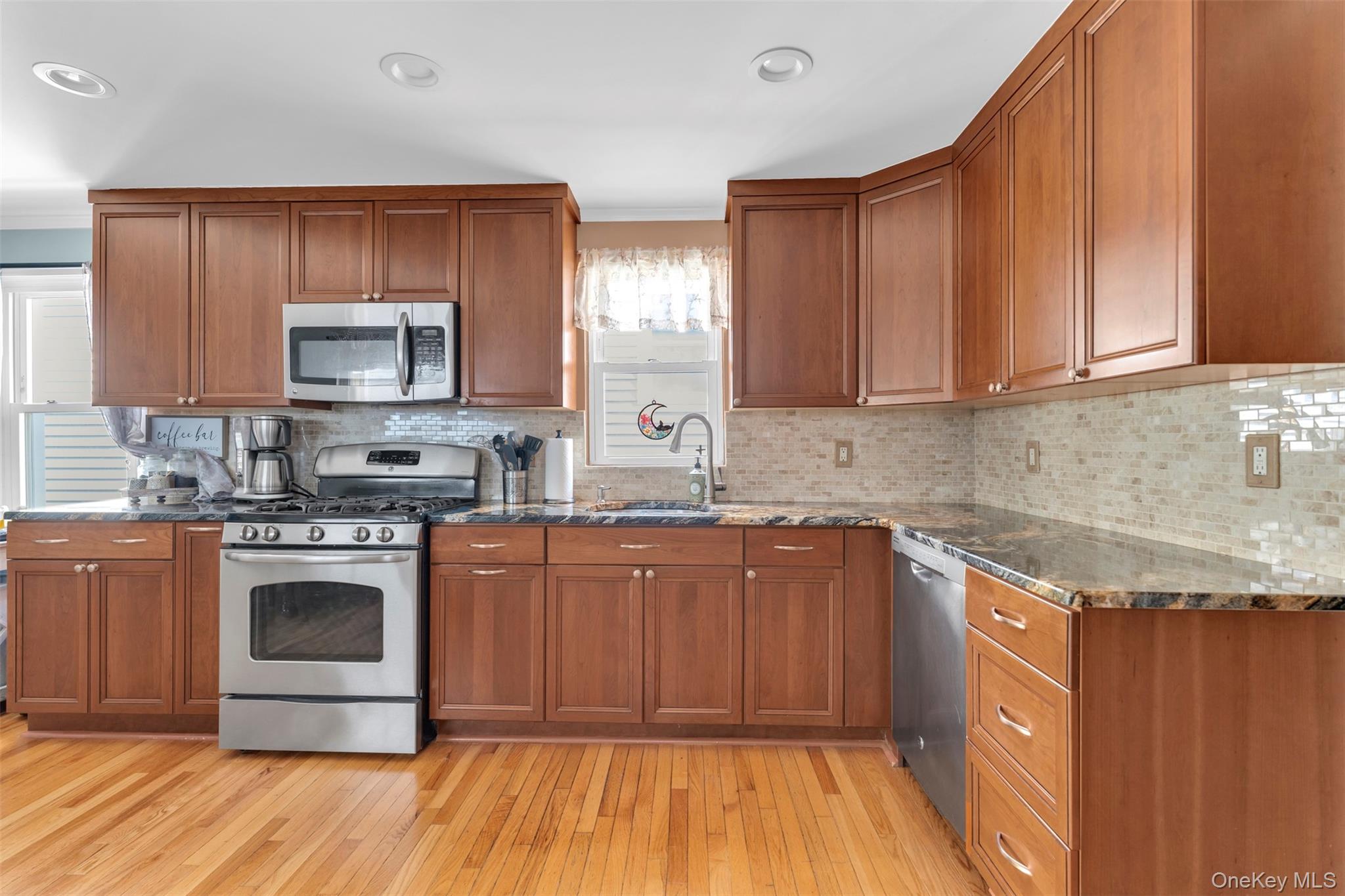 64 Tier Street Bronx, NY 10464 - Photo 10 of 16