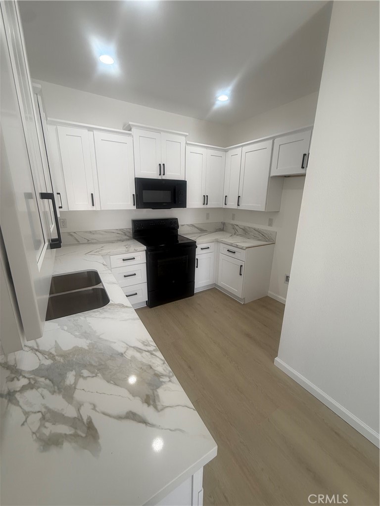 3460 Washington Street Riverside, CA 92506 - Photo 18 of 32 2 Bedroom/2 bath kitchen
