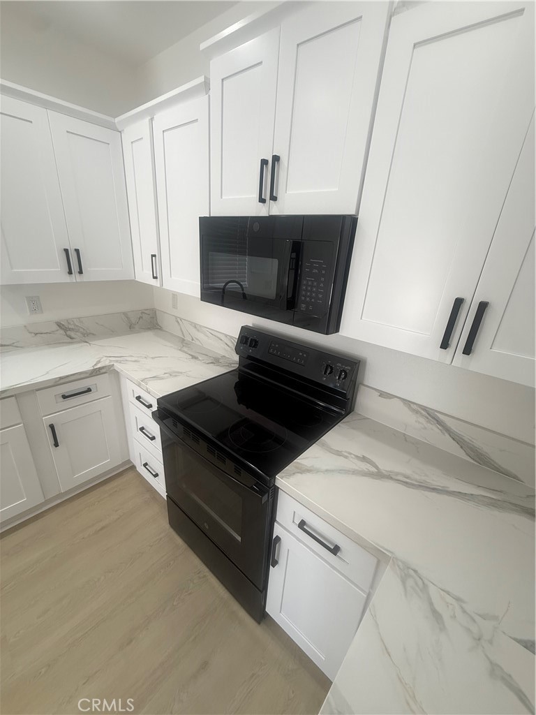 3460 Washington Street Riverside, CA 92506 - Photo 19 of 32 2 Bedroom/2 bath kitchen
