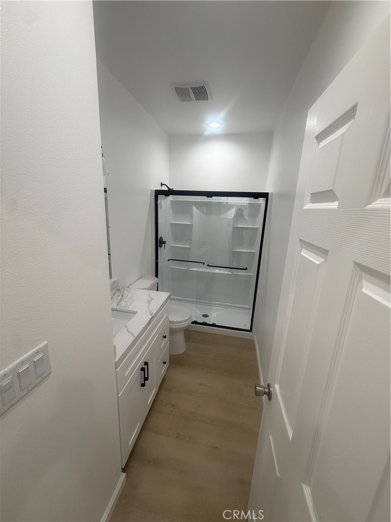 3460 Washington Street Riverside, CA 92506 - Photo 22 of 32 2 Bedroom/2 bath secondary bathroom
