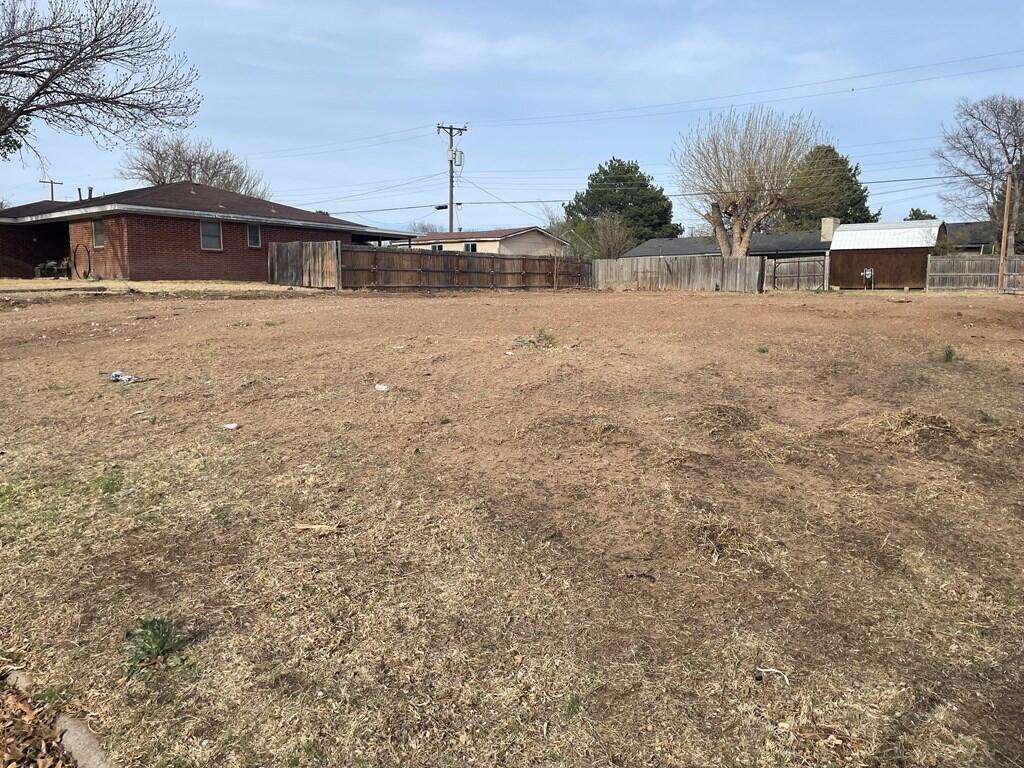 1823 Chestnut Avenue Dalhart, TX 79022 - Photo 2 of 3 21249_1