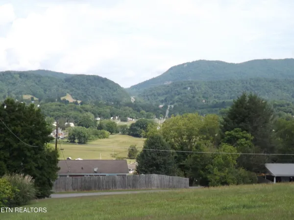 $325,000 | 262 Oxford Circle, Harrogate, TN 37752