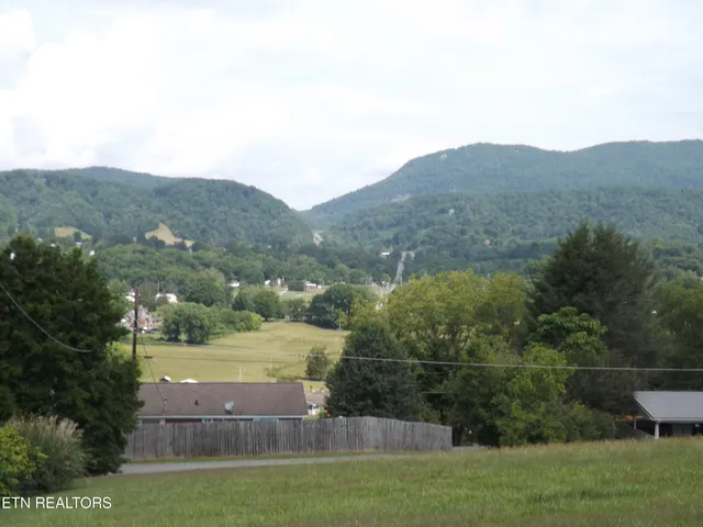 $325,000 | 262 Oxford Circle, Harrogate, TN 37752