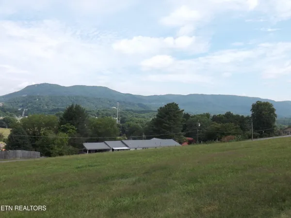 $325,000 | 262 Oxford Circle, Harrogate, TN 37752