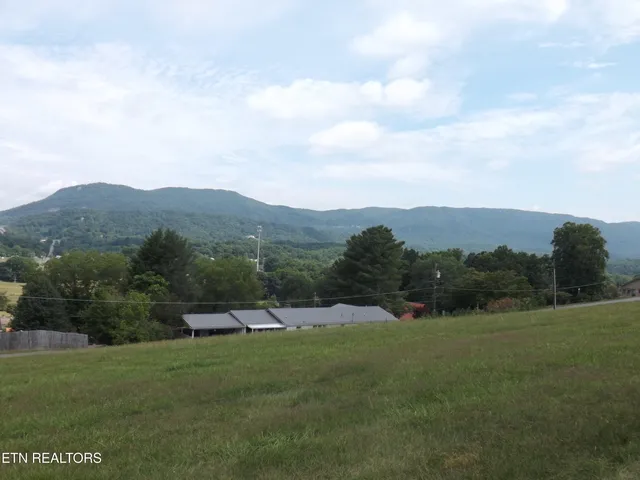 $325,000 | 262 Oxford Circle, Harrogate, TN 37752