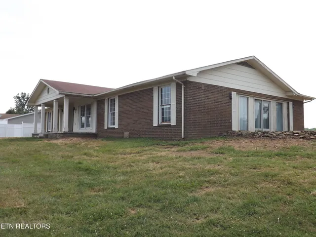 $325,000 | 262 Oxford Circle, Harrogate, TN 37752