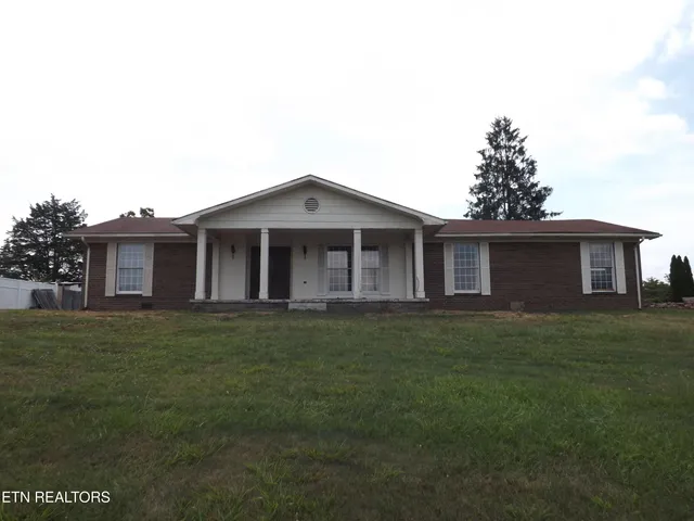 $325,000 | 262 Oxford Circle, Harrogate, TN 37752