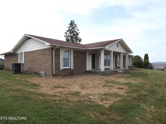 $325,000 | 262 Oxford Circle, Harrogate, TN 37752