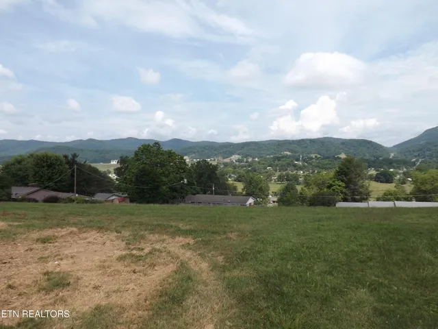 $325,000 | 262 Oxford Circle, Harrogate, TN 37752