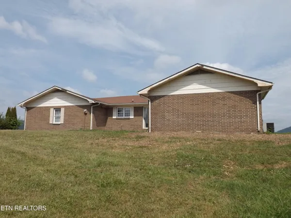 $325,000 | 262 Oxford Circle, Harrogate, TN 37752