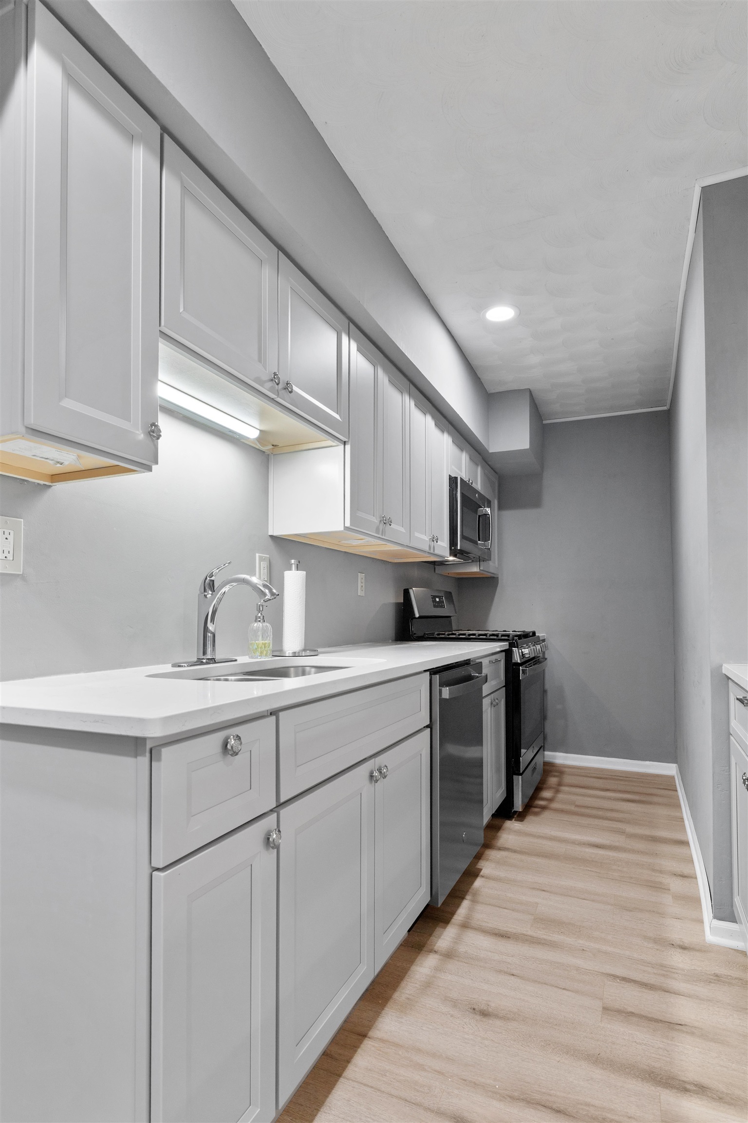 128 8th Street Rochelle, IL 61068 - Photo 7 of 38