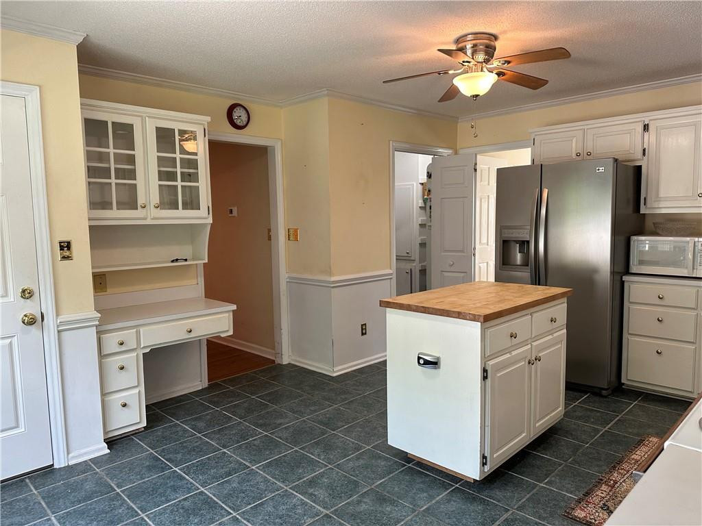 241 Olde Quarry Road Graham, NC 27253 - Photo 10 of 30 a kitchen with a stove a refrigerator and a sink