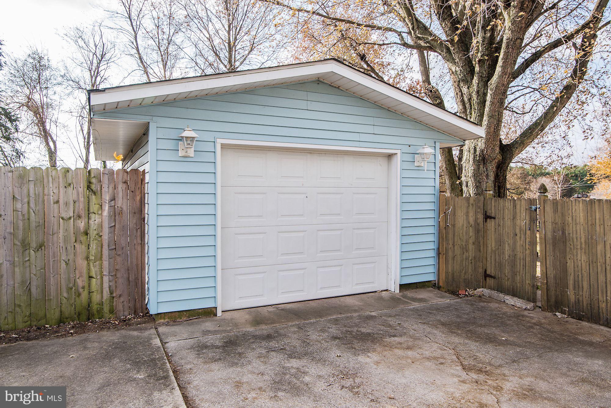 16 Stanger Road Bridgeton, NJ 08302 - Photo 7 of 34 a small white house with a outdoor space