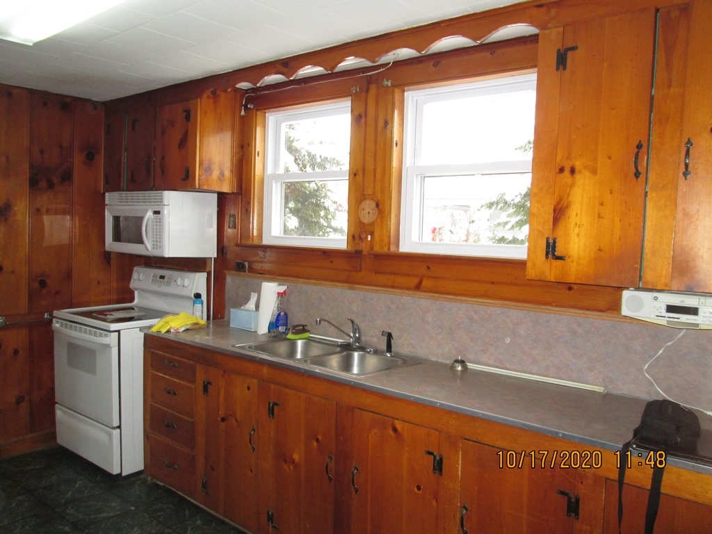 326 Gale Street Canaan, VT 05903 - Photo 6 of 40