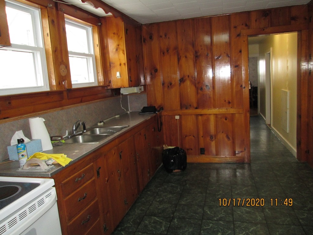 326 Gale Street Canaan, VT 05903 - Photo 7 of 40