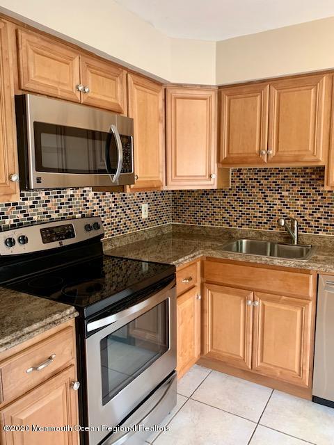 48 Ellen Heath Drive, Unit 48 Matawan, NJ 07747 - Photo 4 of 14 795A964F-CFD3-483B-8684-58B42EBB30A5