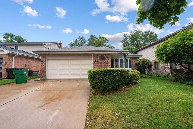 $399,500 | 10567 Waterford Drive, Westchester, IL 60154