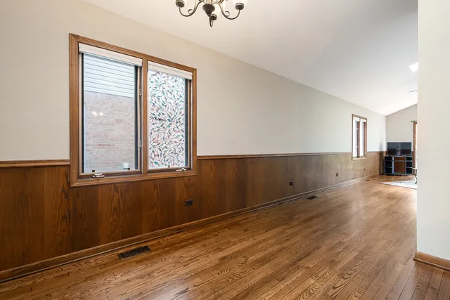 $399,500 | 10567 Waterford Drive, Westchester, IL 60154