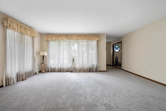 $399,500 | 10567 Waterford Drive, Westchester, IL 60154