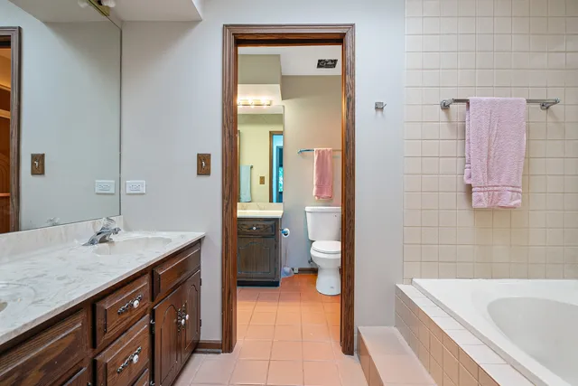 $399,500 | 10567 Waterford Drive, Westchester, IL 60154