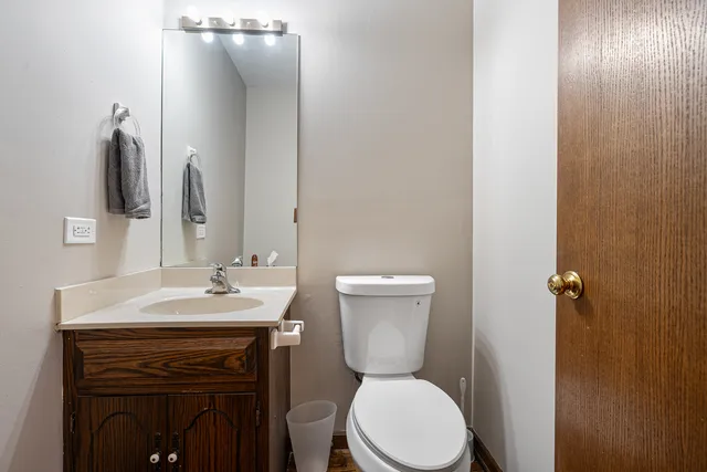 $399,500 | 10567 Waterford Drive, Westchester, IL 60154