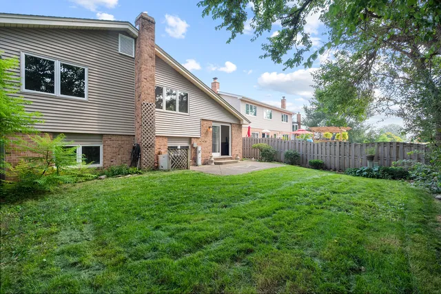 $399,500 | 10567 Waterford Drive, Westchester, IL 60154