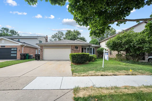 $399,500 | 10567 Waterford Drive, Westchester, IL 60154