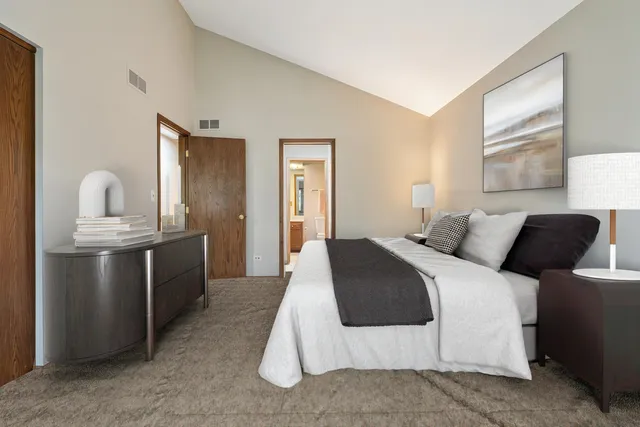 $399,500 | 10567 Waterford Drive, Westchester, IL 60154