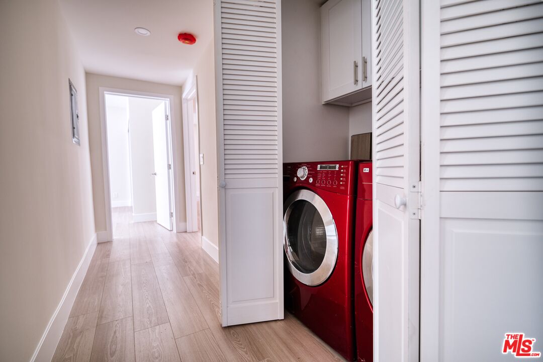 13920 Moorpark Street, Unit 201 Sherman Oaks, CA 91423 - Photo 20 of 25 a view of a hallway with washer and dryer