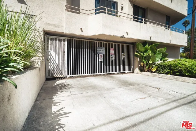 $898,000 | 13920 Moorpark Street, Unit 201, Sherman Oaks, CA 91423