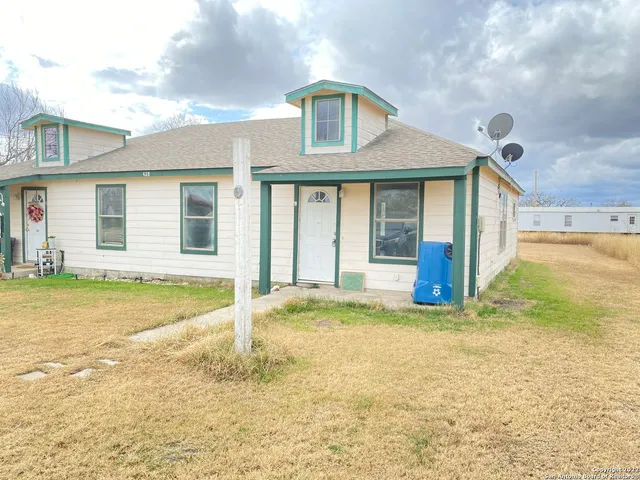 $850 | 428 Burnett Avenue, Unit A, Charlotte, TX 78011