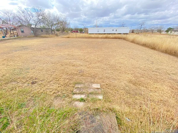 $800 | 428 Burnett Avenue, Unit A, Charlotte, TX 78011